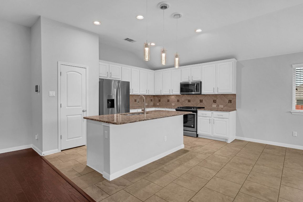 140 W Highfield Street , Hutto, TX, 78634 | 8385744 | Realty Texas LLC