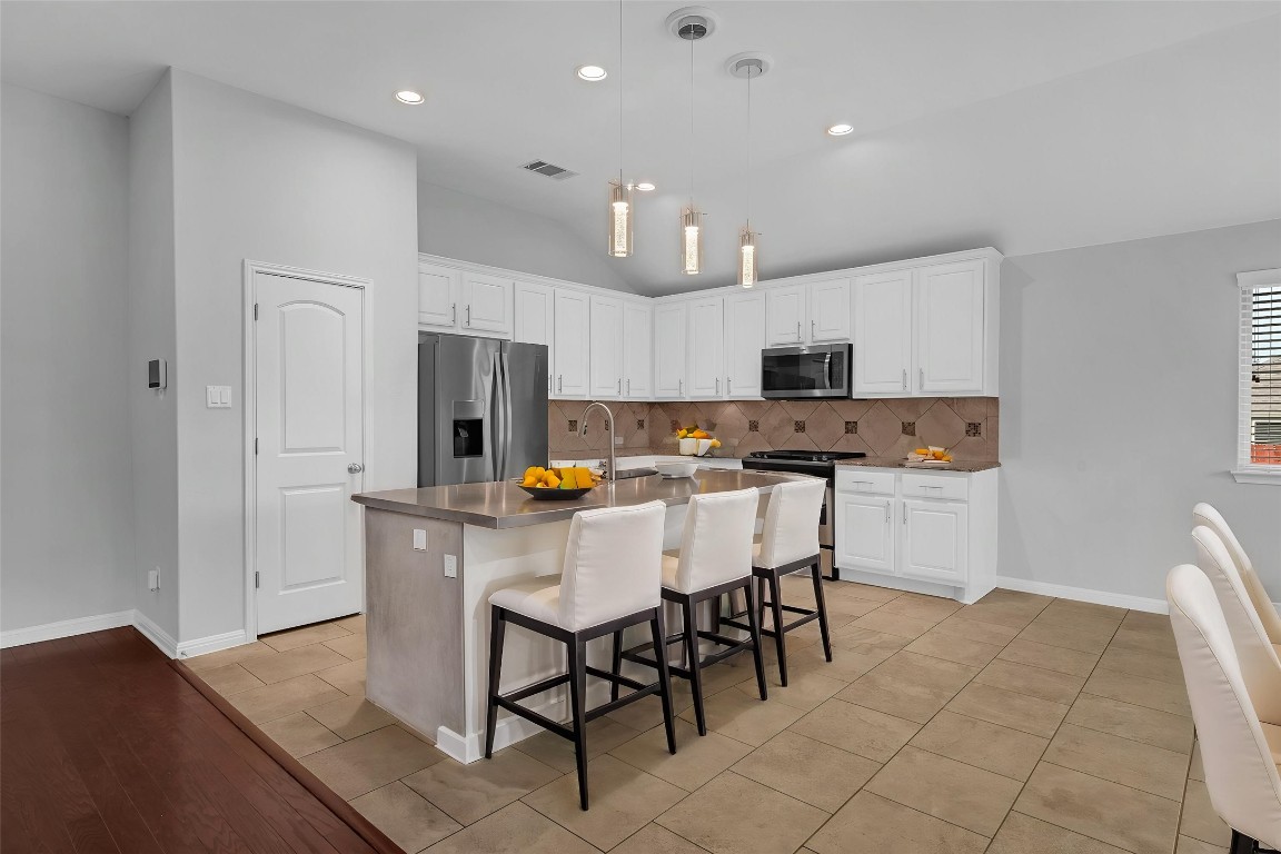 140 W Highfield Street , Hutto, TX, 78634 | 8385744 | Realty Texas LLC