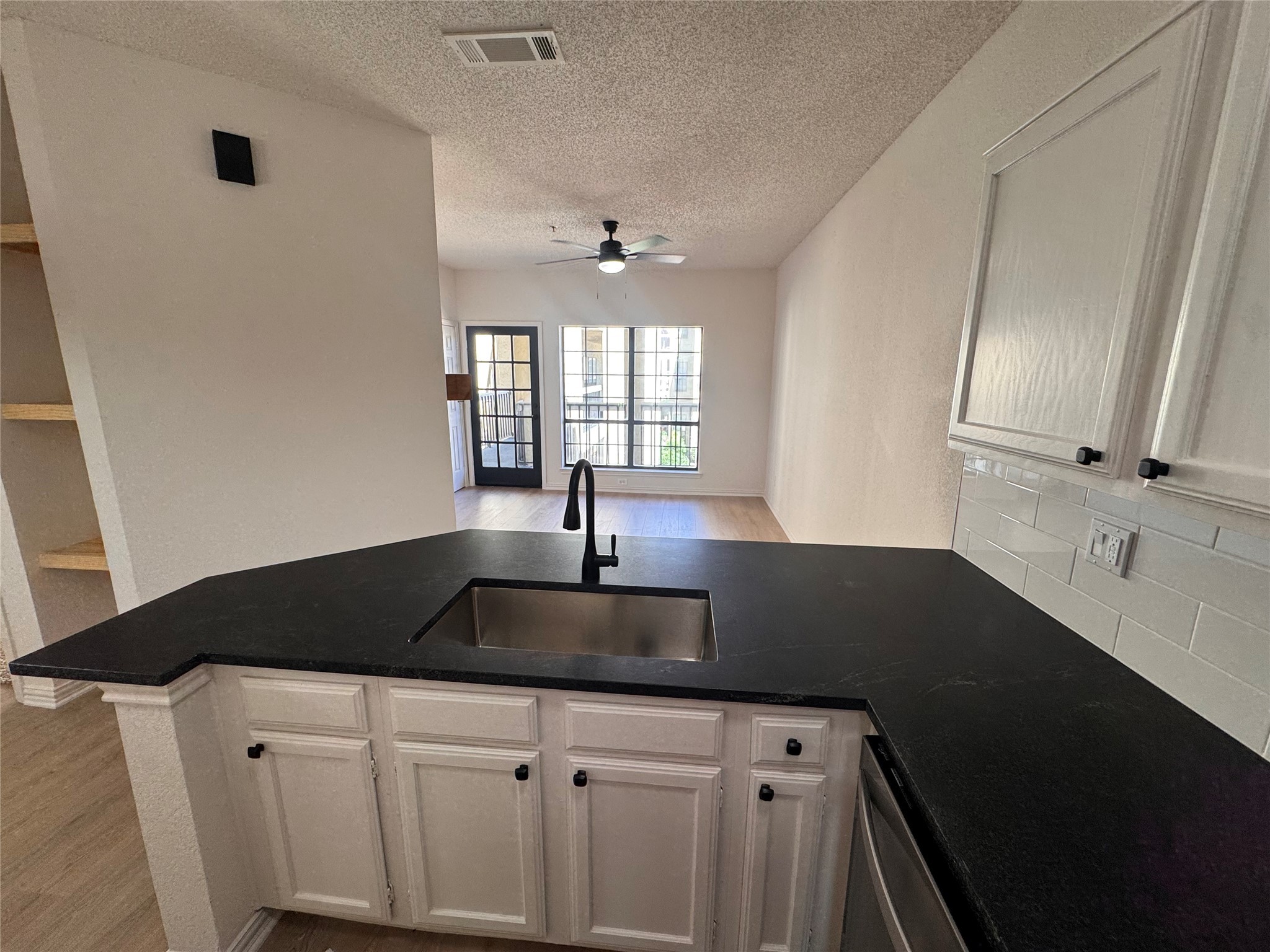 4800 W Lovers Lane 212 , Dallas, TX, 75209 | 20944916 | Realty Texas LLC