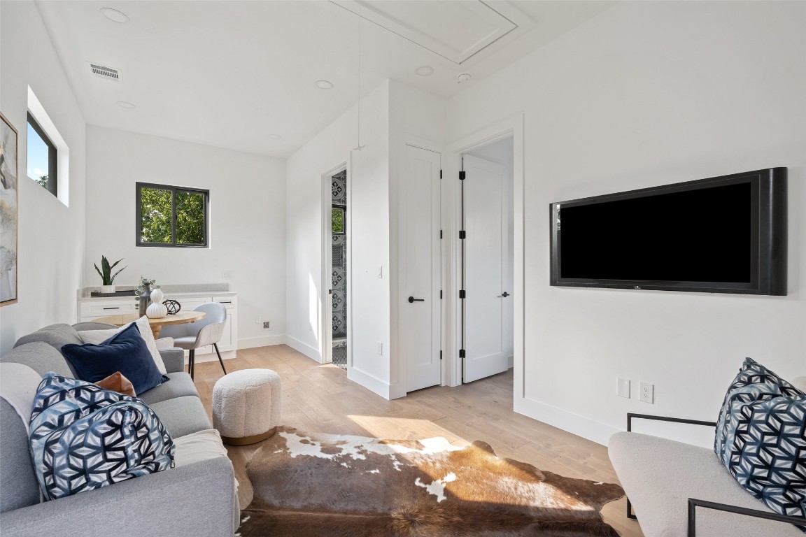 2303 Westworth Circle , Austin, TX, 78704 | 6702283 | Realty Texas LLC