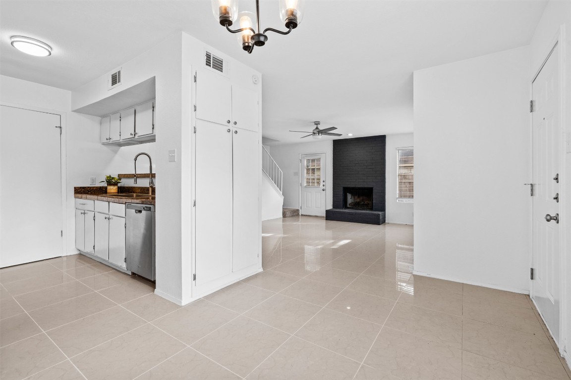 4413 Whispering Valley Drive , Austin, TX, 78727 | 6767577 | Realty Texas LLC