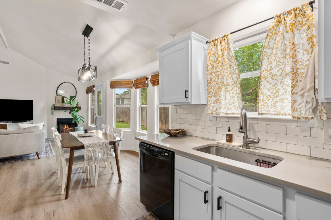 215 Crystal Knoll Boulevard , Georgetown, TX, 78626 | 2940331 | Realty Texas LLC