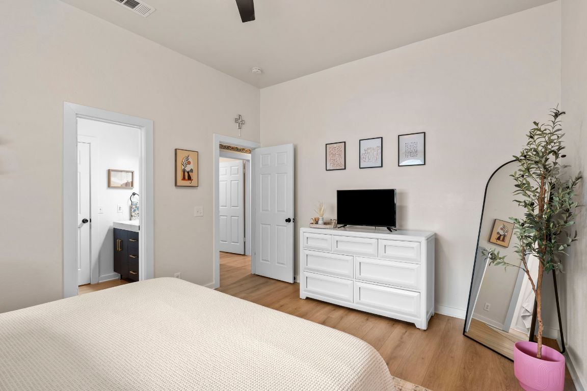 215 Crystal Knoll Boulevard , Georgetown, TX, 78626 | 2940331 | Realty Texas LLC