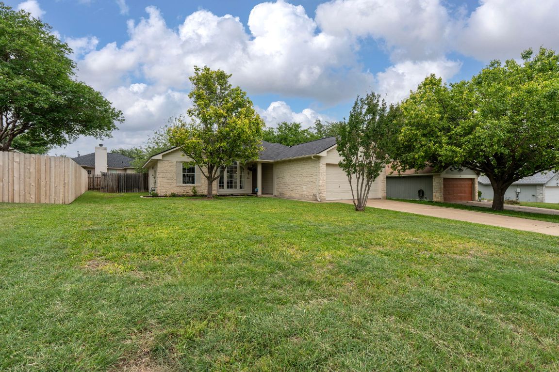 215 Crystal Knoll Boulevard , Georgetown, TX, 78626 | 2940331 | Realty Texas LLC