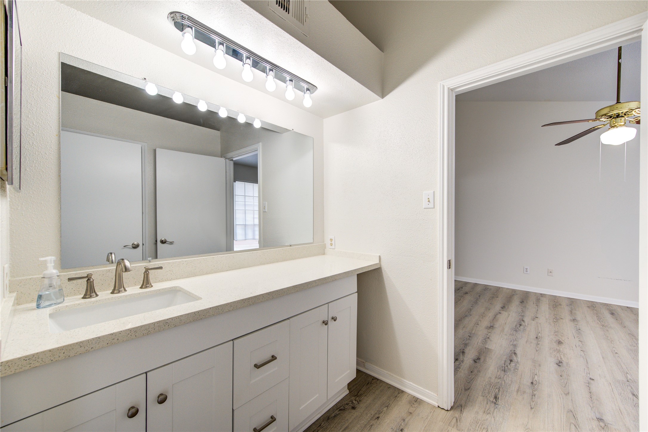 2121 El Paseo Street 1506 , Houston, TX, 77054 | 8416500 | Realty Texas LLC