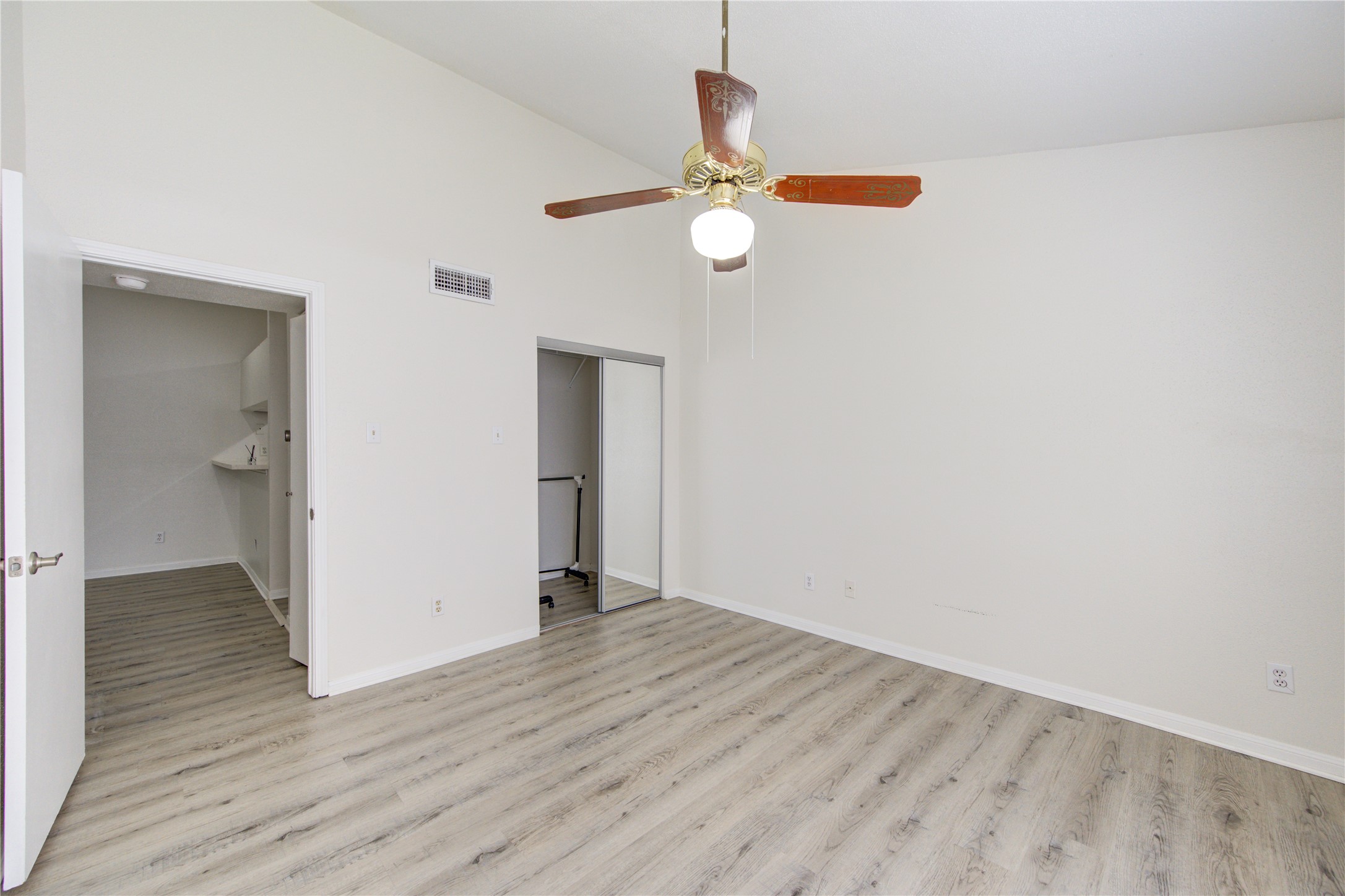 2121 El Paseo Street 1506 , Houston, TX, 77054 | 8416500 | Realty Texas LLC