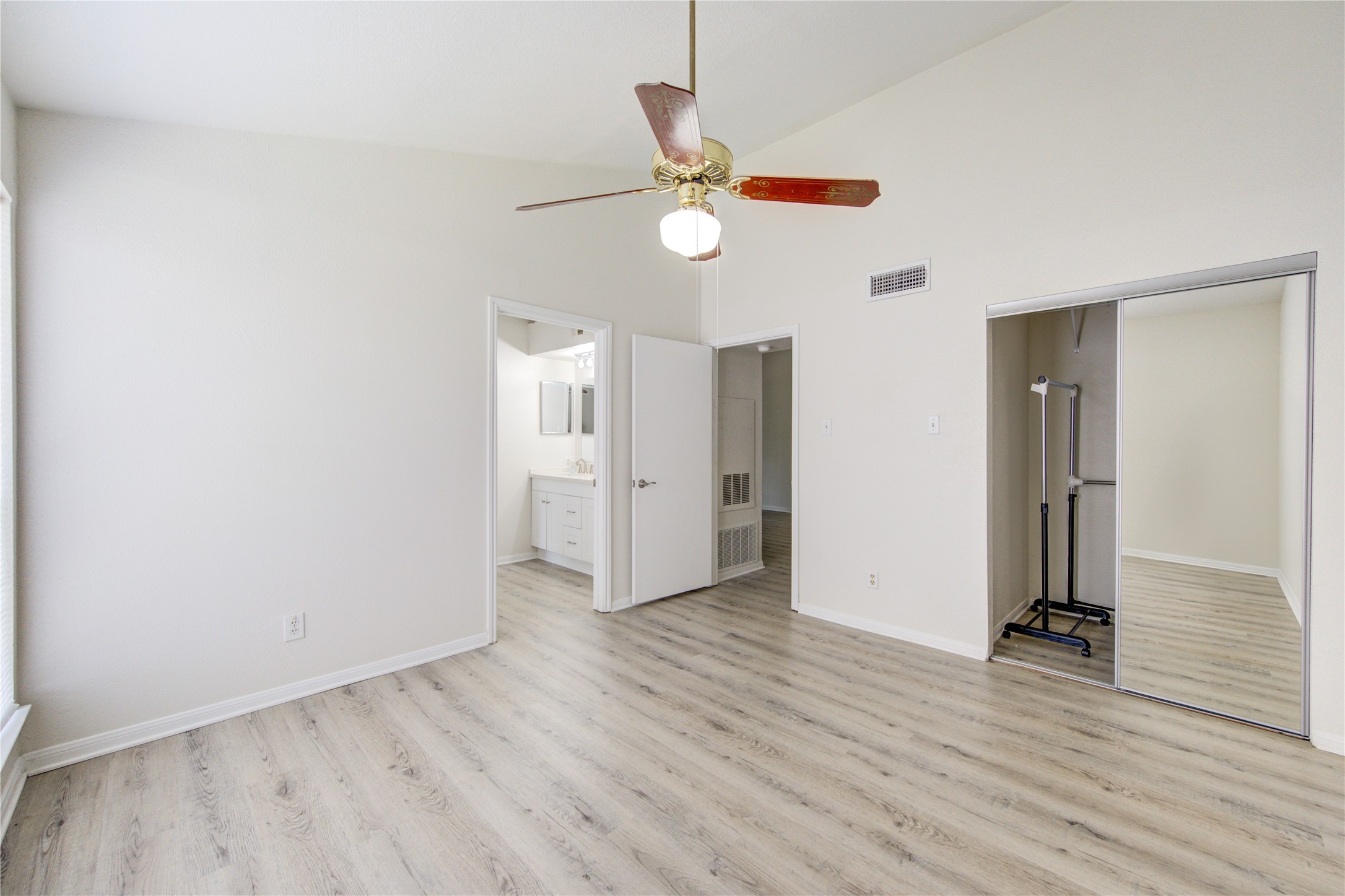 2121 El Paseo Street 1506 , Houston, TX, 77054 | 8416500 | Realty Texas LLC