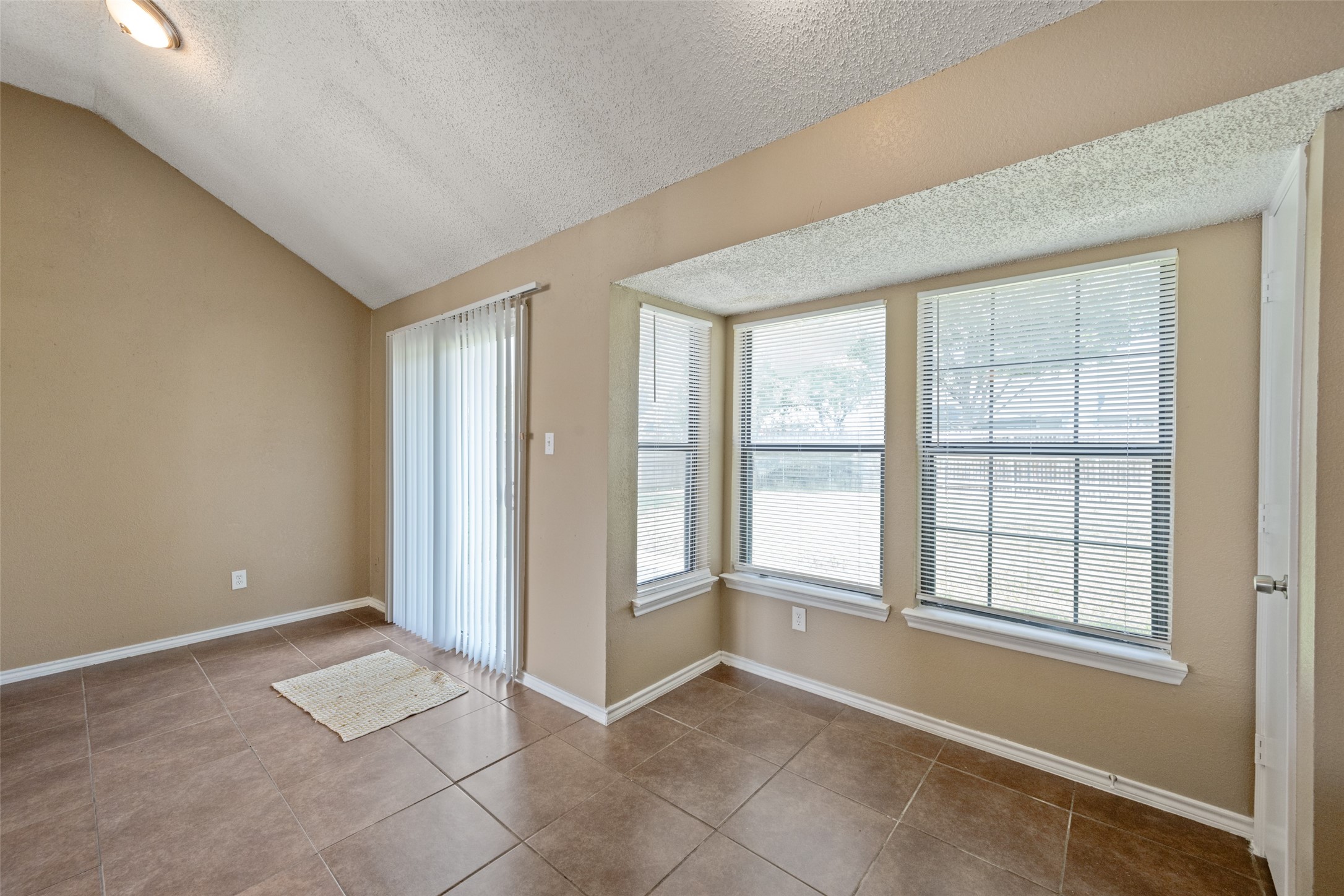 4756 Hollow Tree Drive, Arlington, TX, 76018 | 20924579 | Realty Texas LLC