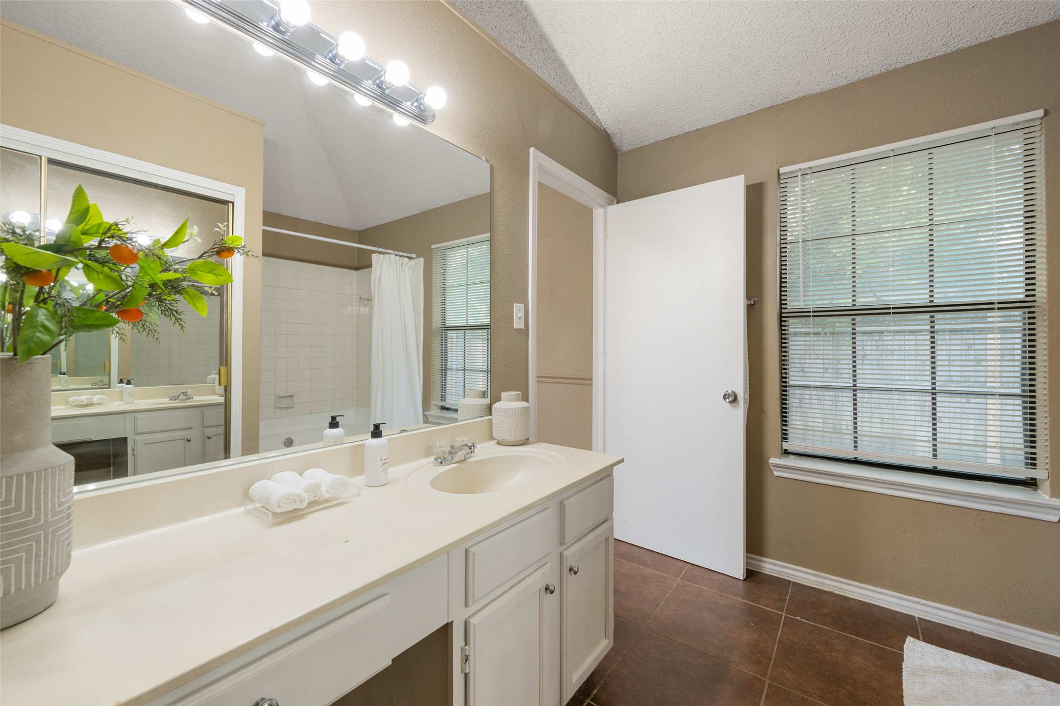 4756 Hollow Tree Drive, Arlington, TX, 76018 | 20924579 | Realty Texas LLC