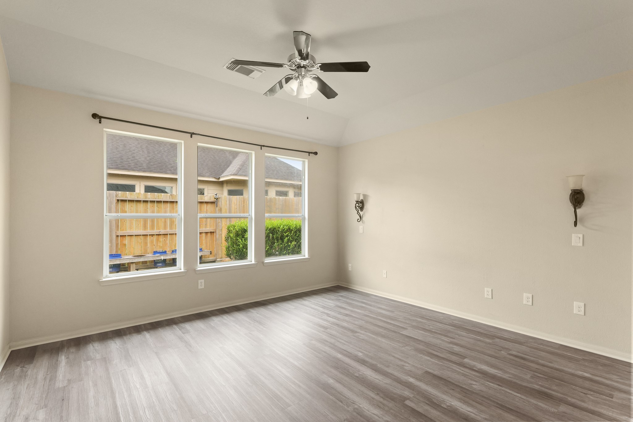 12906 Leafy Shores Drive , Houston, TX, 77044 | 95605117 | Realty Texas LLC