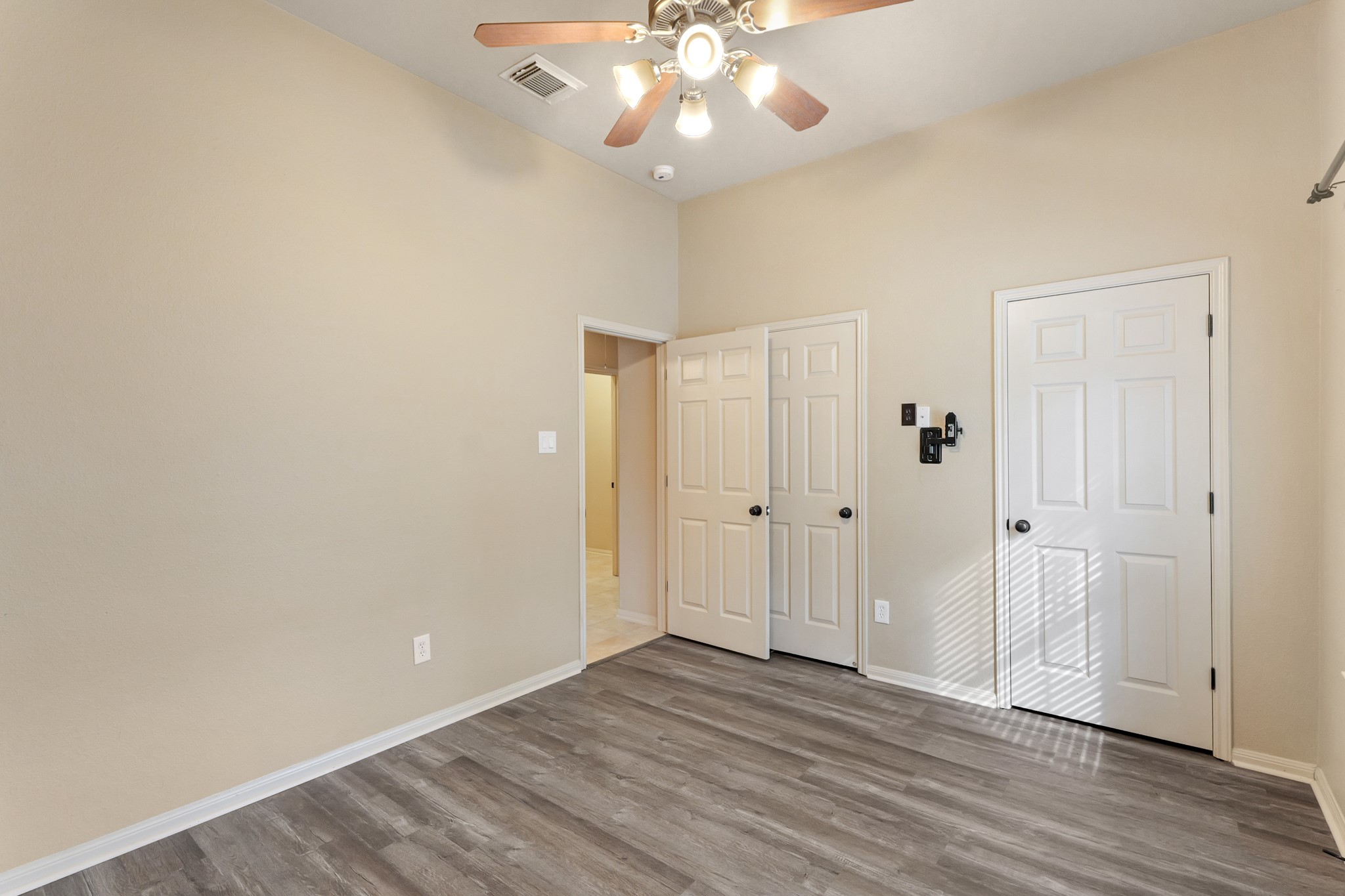 12906 Leafy Shores Drive , Houston, TX, 77044 | 95605117 | Realty Texas LLC