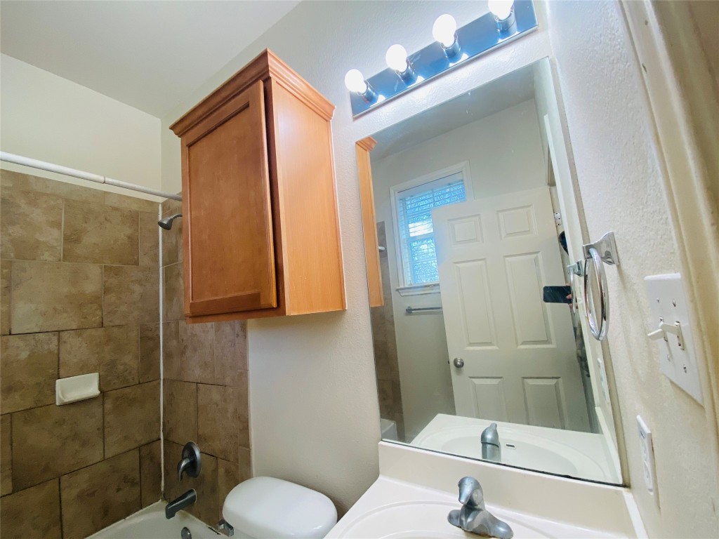 504 W North Loop Boulevard B , Austin, TX, 78751 | 6410948 | Realty Texas LLC