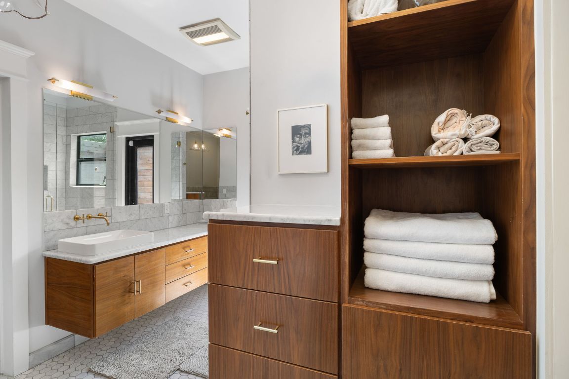 1307 E 2nd Street , Austin, TX, 78702 | 9050707 | Realty Texas LLC
