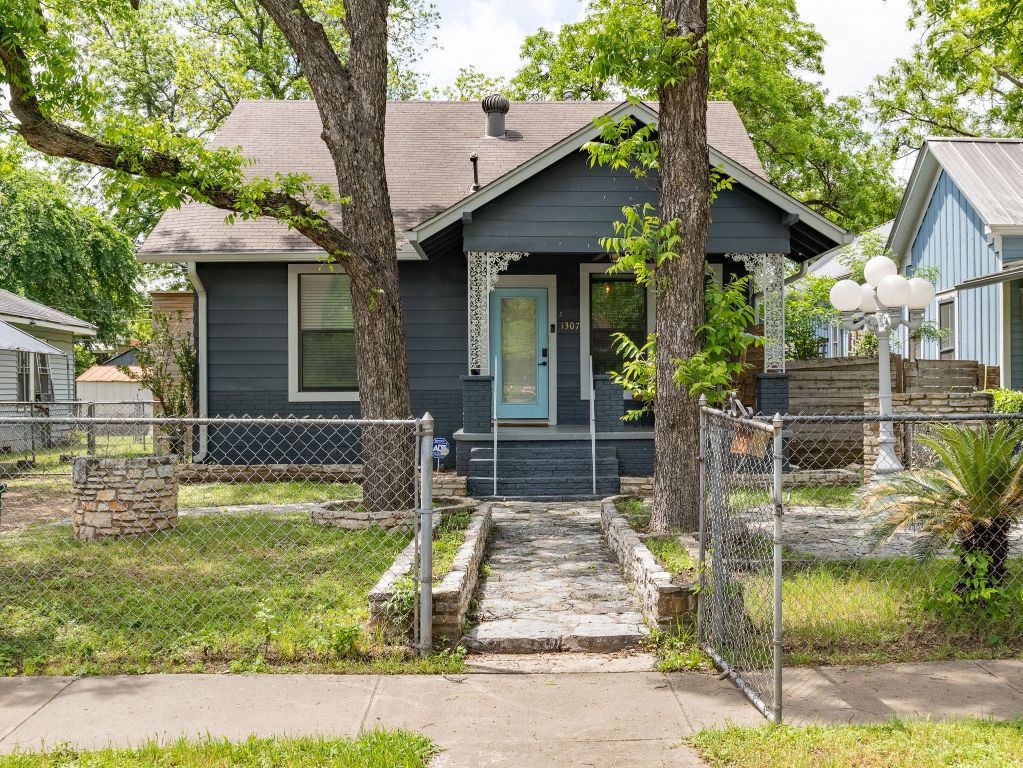 1307 E 2nd Street , Austin, TX, 78702 | 9050707 | Realty Texas LLC
