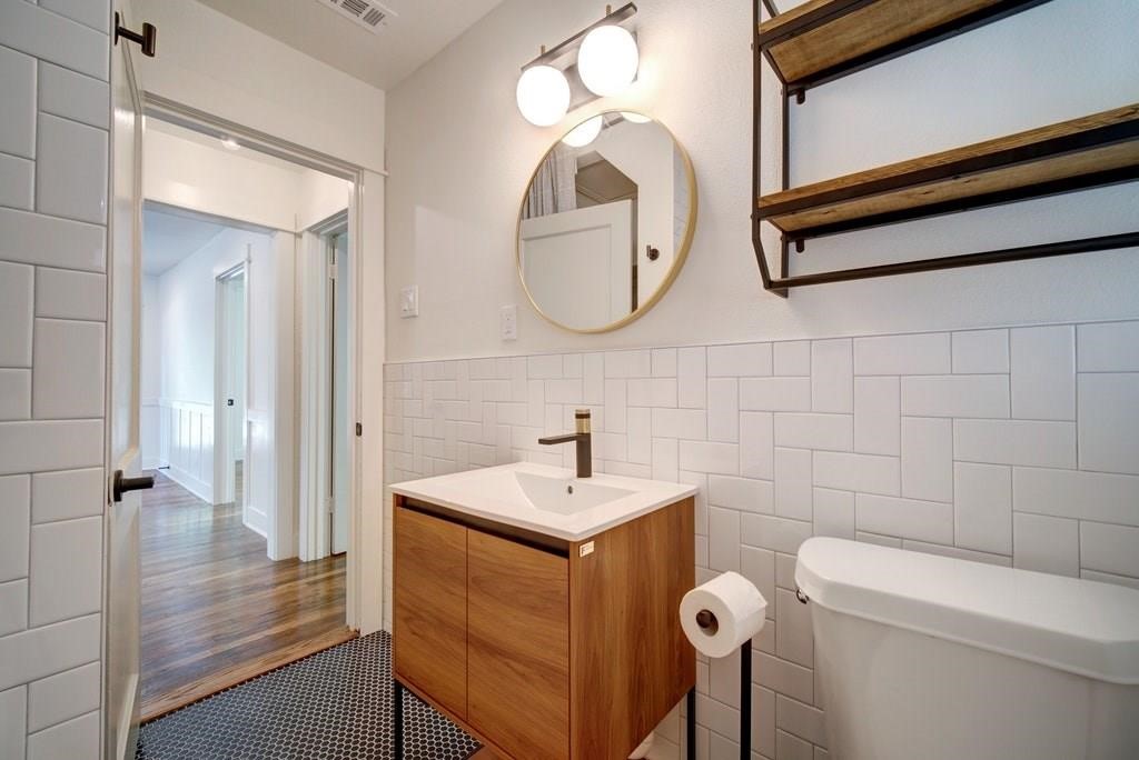 1714 Canterbury Street , Austin, TX, 78702 | 3737780 | Realty Texas LLC