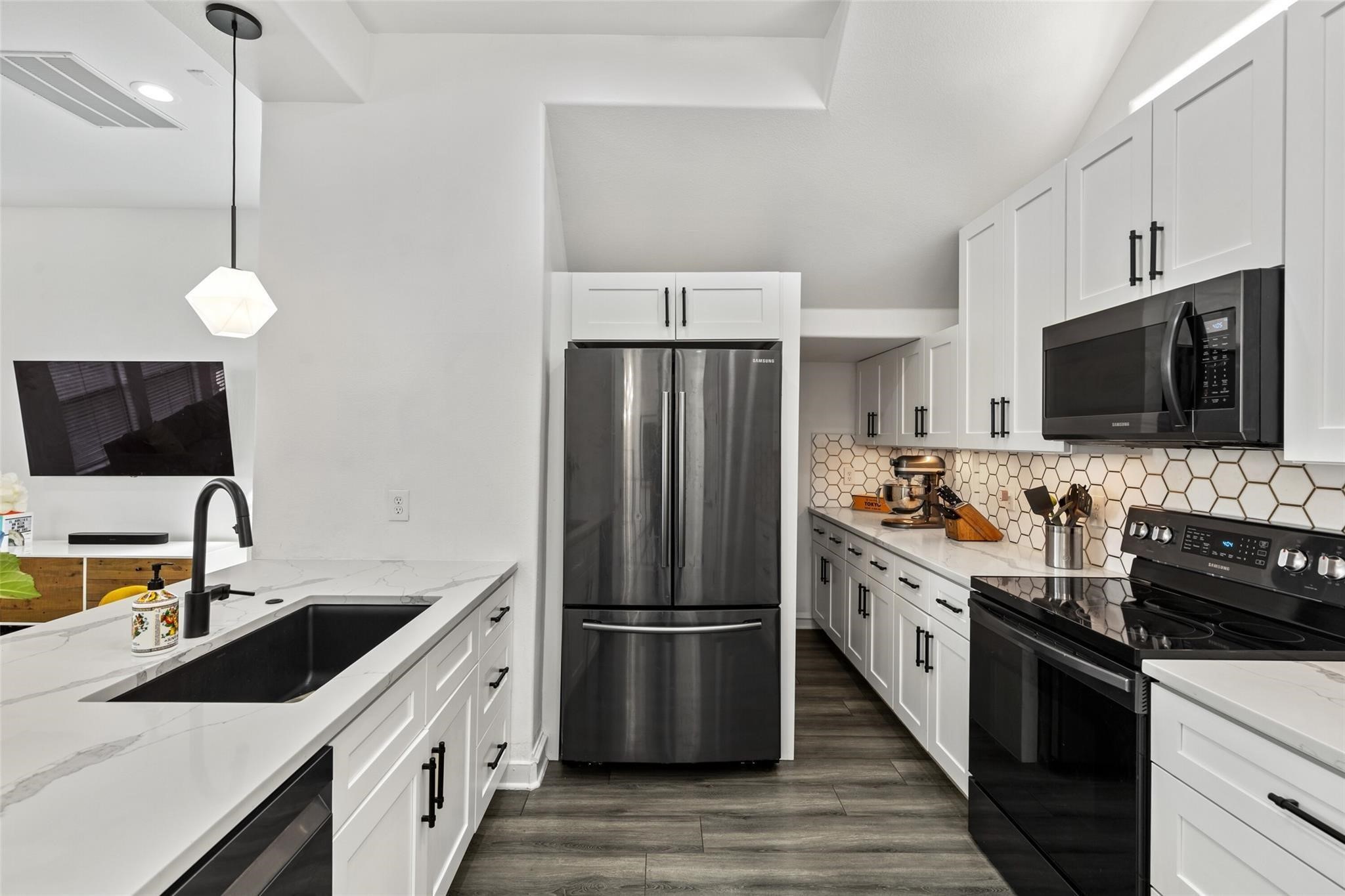 2100 N Fitzhugh Avenue D , Dallas, TX, 75204 | 20948840 | Realty Texas LLC