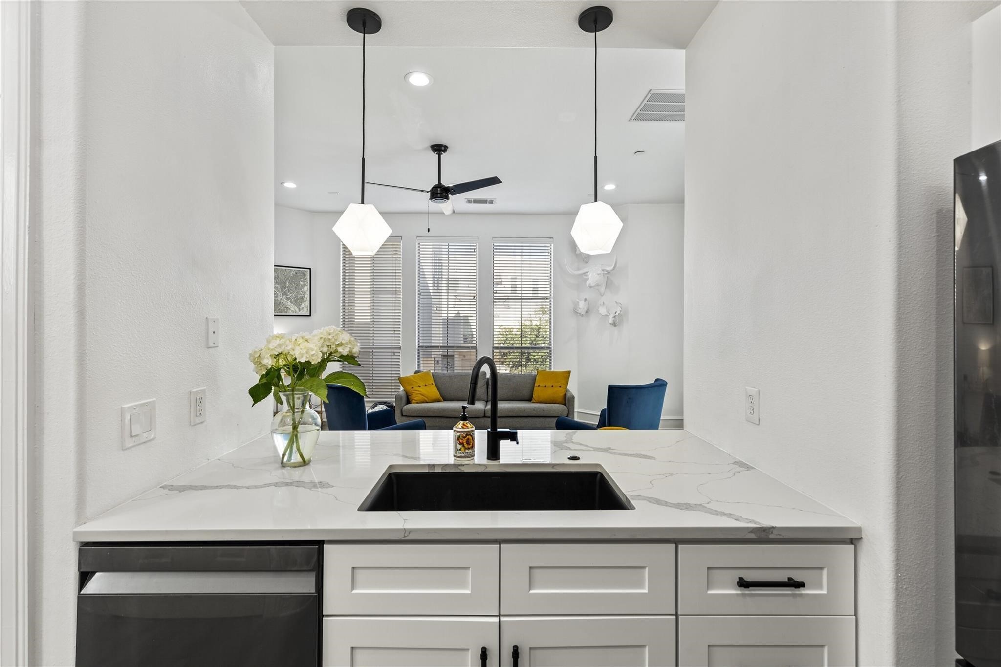 2100 N Fitzhugh Avenue D , Dallas, TX, 75204 | 20948840 | Realty Texas LLC