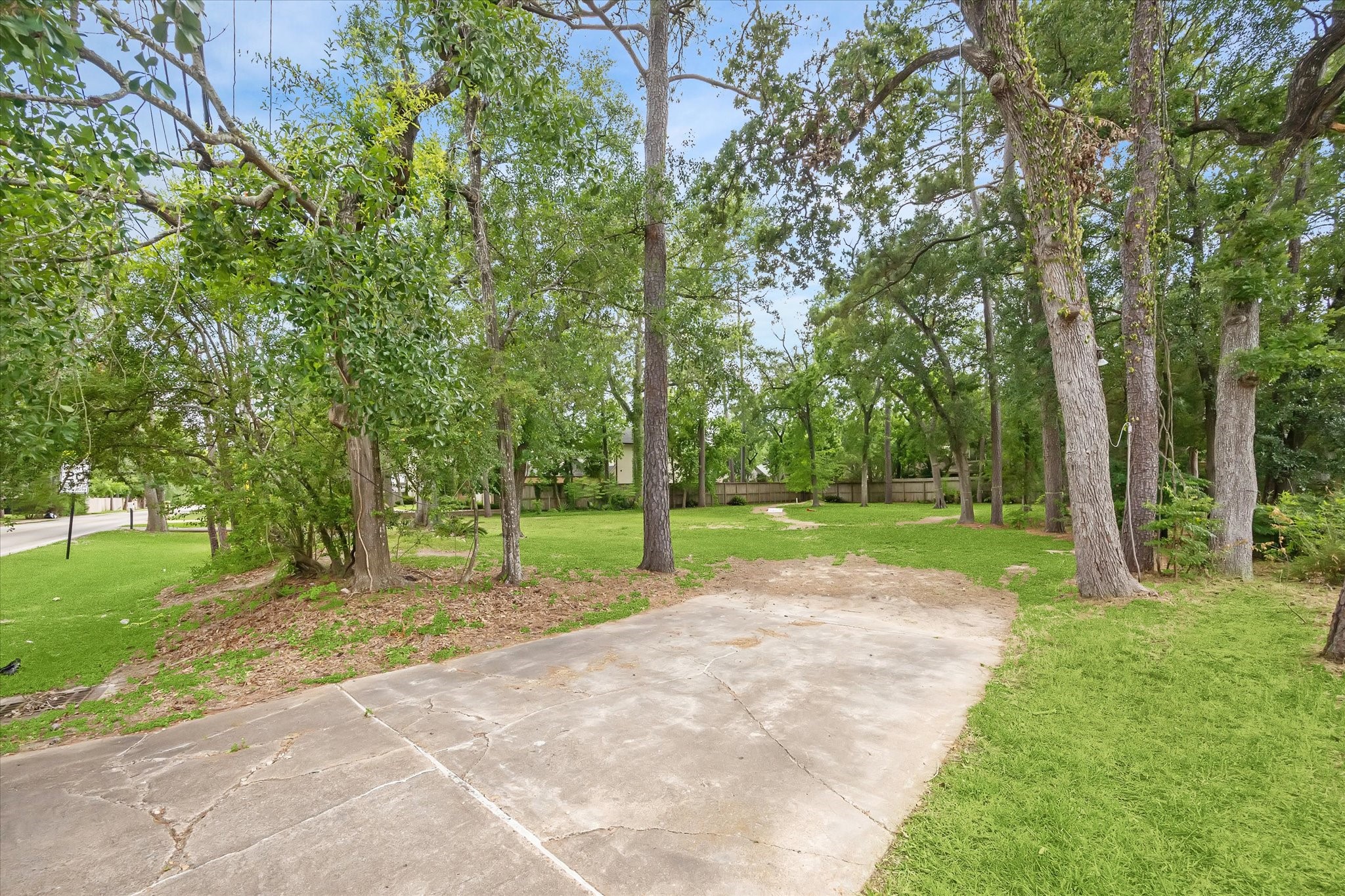 635 Knipp Road , Houston, TX, 77024 | 43267212 | Realty Texas LLC