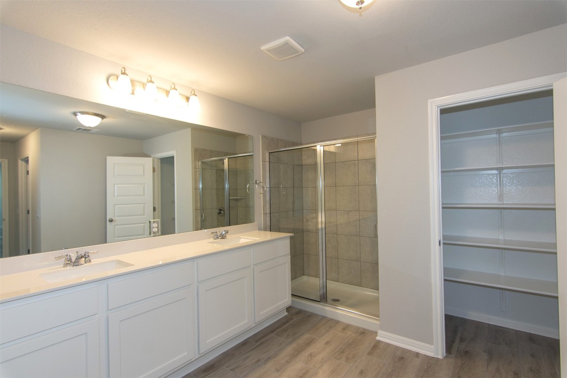 100 Flat Creek Drive , Georgetown, TX, 78633 | 3337100 | Realty Texas LLC
