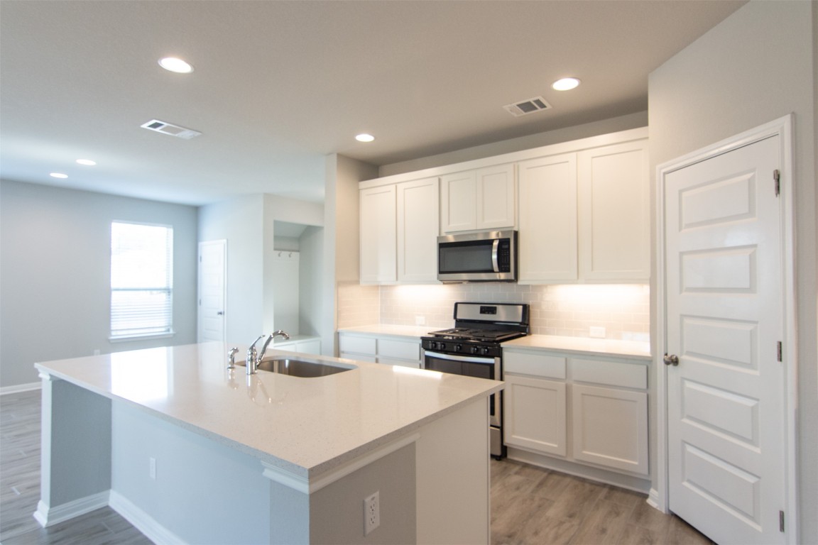 100 Flat Creek Drive , Georgetown, TX, 78633 | 3337100 | Realty Texas LLC