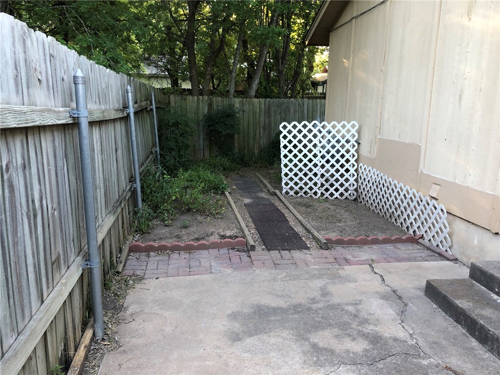 6910 S 1st Street B , Austin, TX, 78745 | 7361775 | Realty Texas LLC