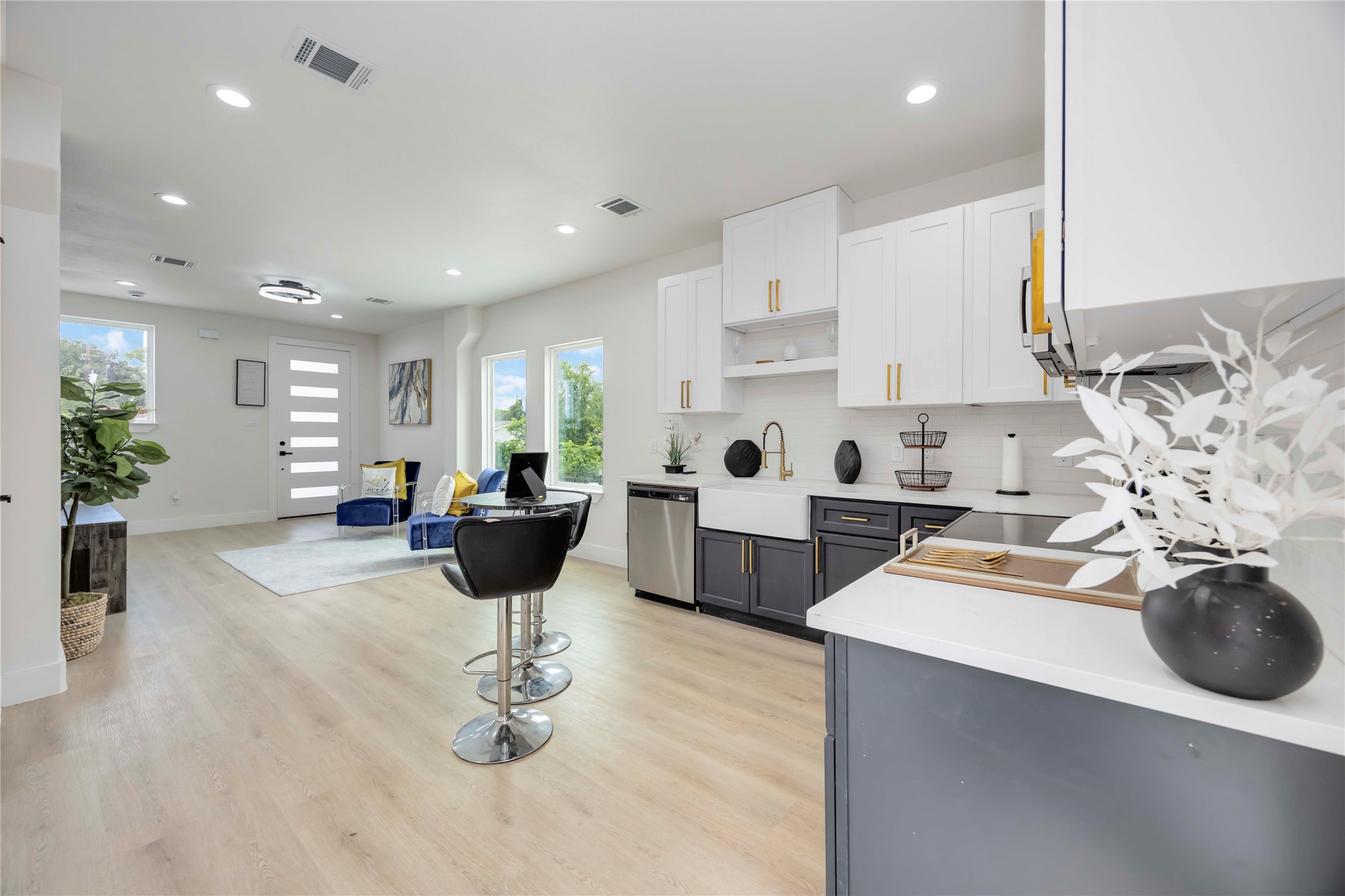 2110 - 2112 Des Chaumes Street , Houston, TX, 77026 | 53940585 | Realty Texas LLC