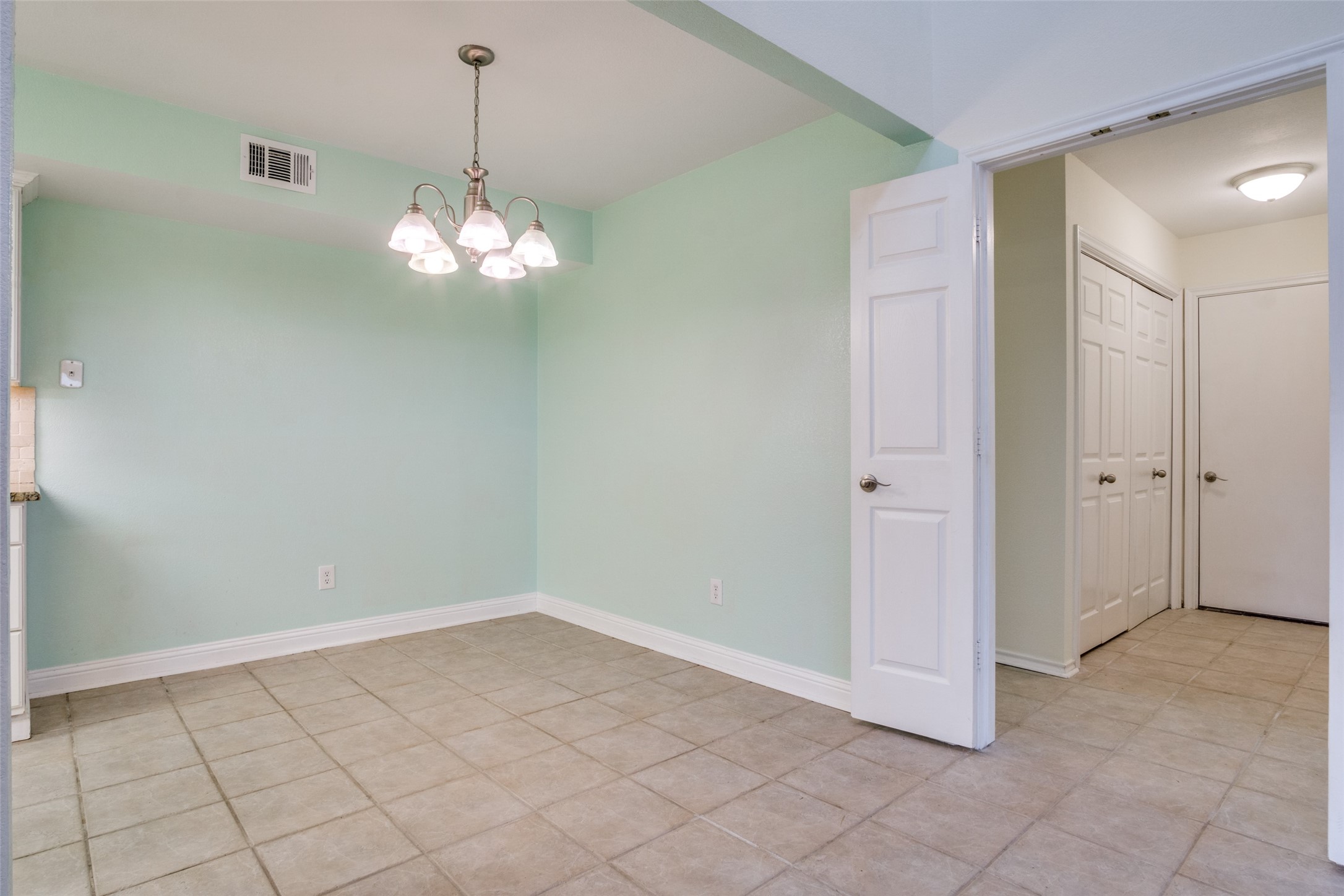 1112 Forest Creek Street , Benbrook, TX, 76126 | 20929349 | Realty Texas LLC