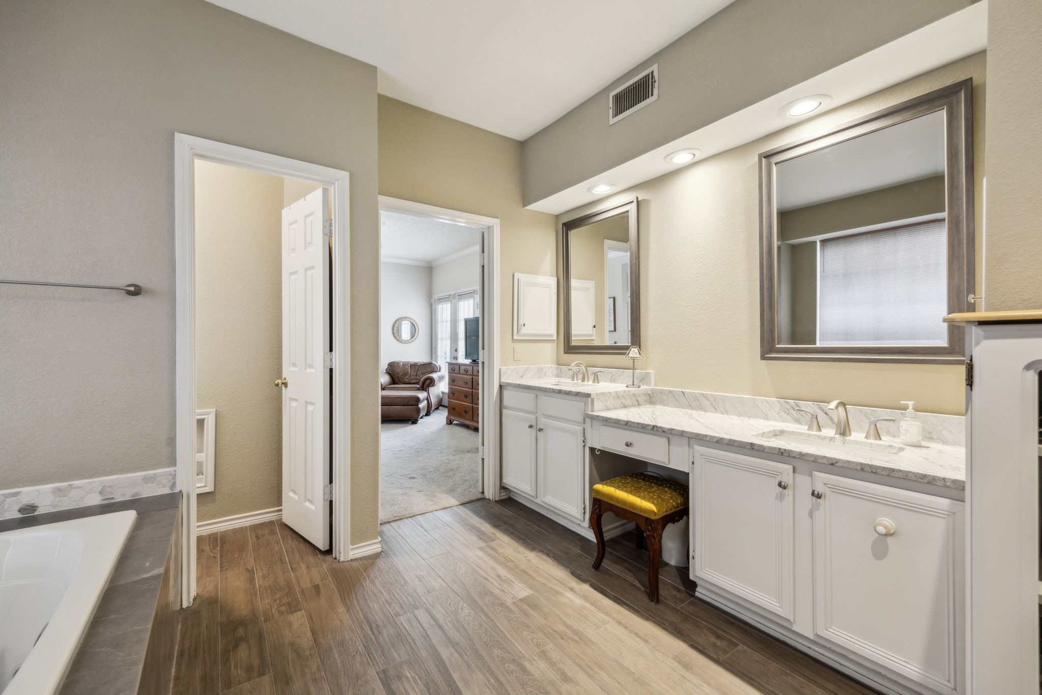 4204 Squire Court , Grapevine, TX, 76051 | 20944119 | Realty Texas LLC