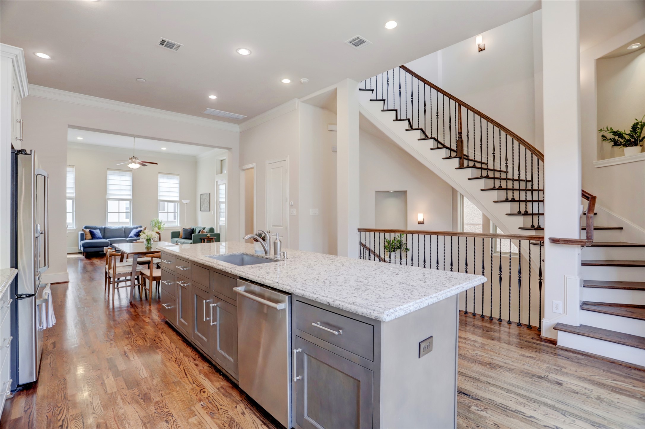 1348 W 25th Street , Houston, TX, 77008 | 84676613 | Realty Texas LLC