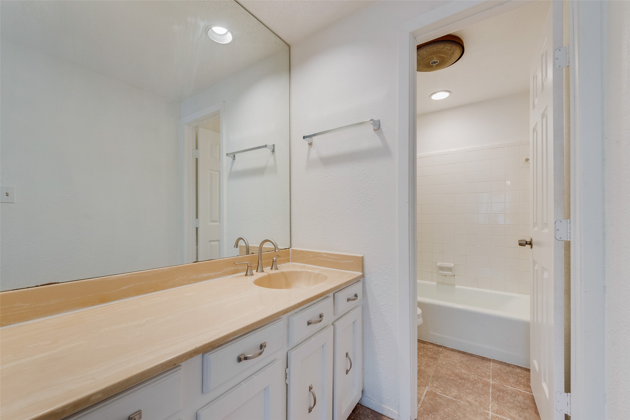 43 Merrie Circle , Richardson, TX, 75081 | 20950778 | Realty Texas LLC