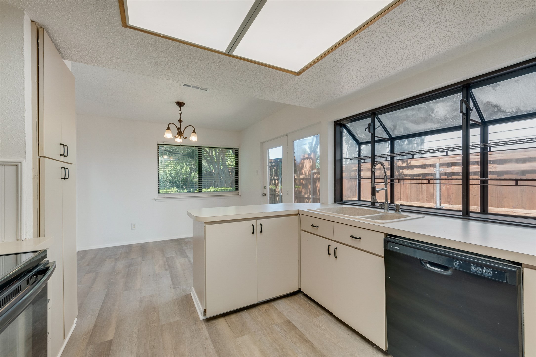 43 Merrie Circle , Richardson, TX, 75081 | 20950778 | Realty Texas LLC