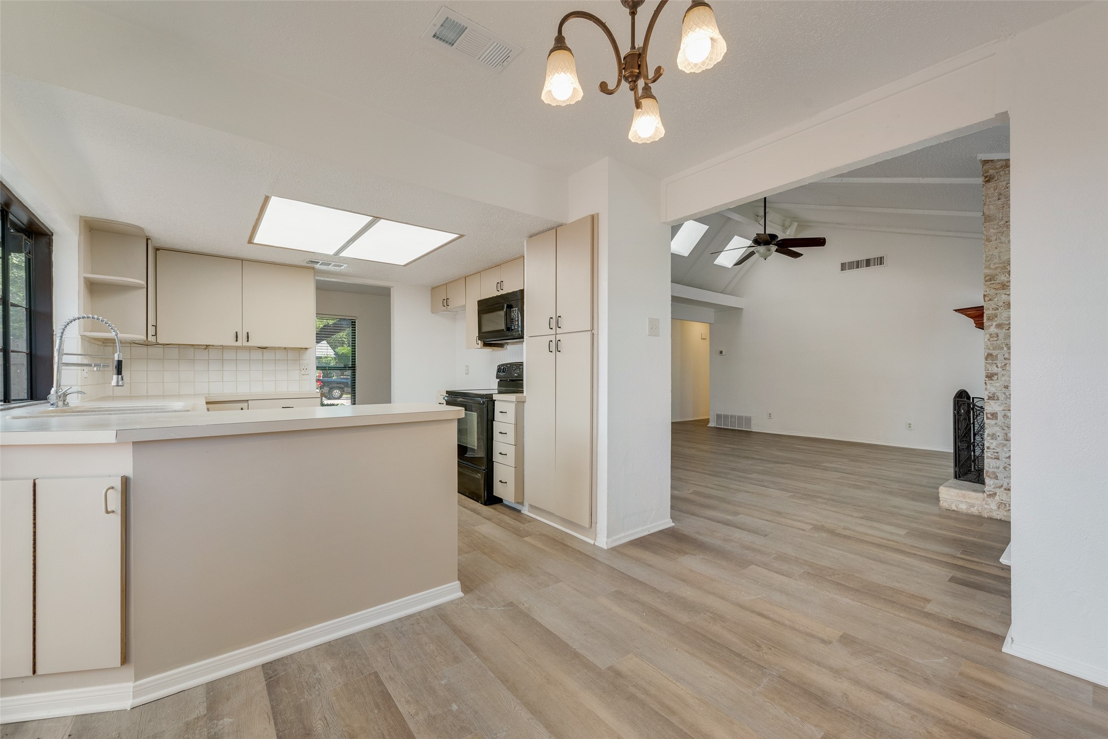 43 Merrie Circle , Richardson, TX, 75081 | 20950778 | Realty Texas LLC