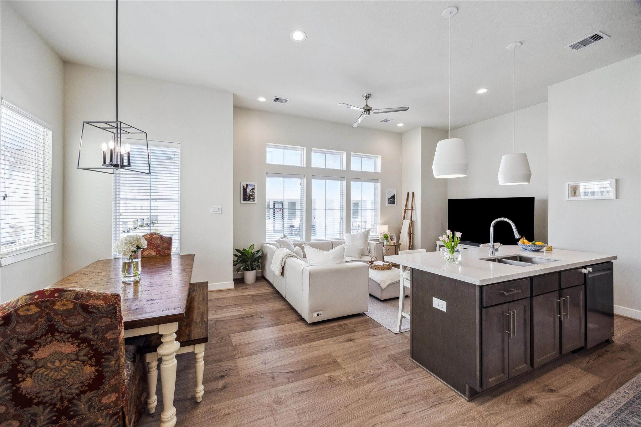 809 Burton Landing Lane , Houston, TX, 77008 | 33438715 | Realty Texas LLC
