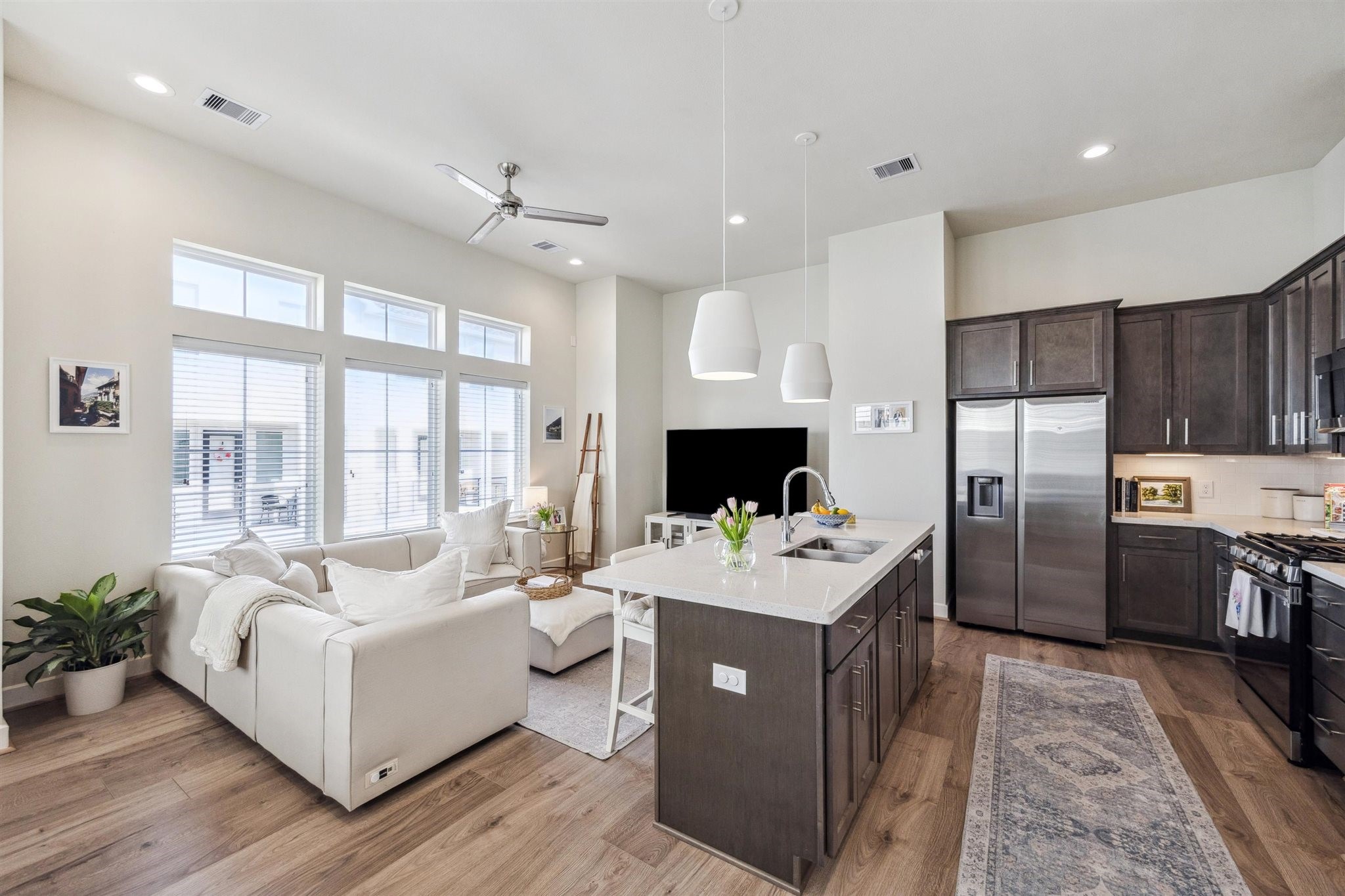 809 Burton Landing Lane , Houston, TX, 77008 | 33438715 | Realty Texas LLC
