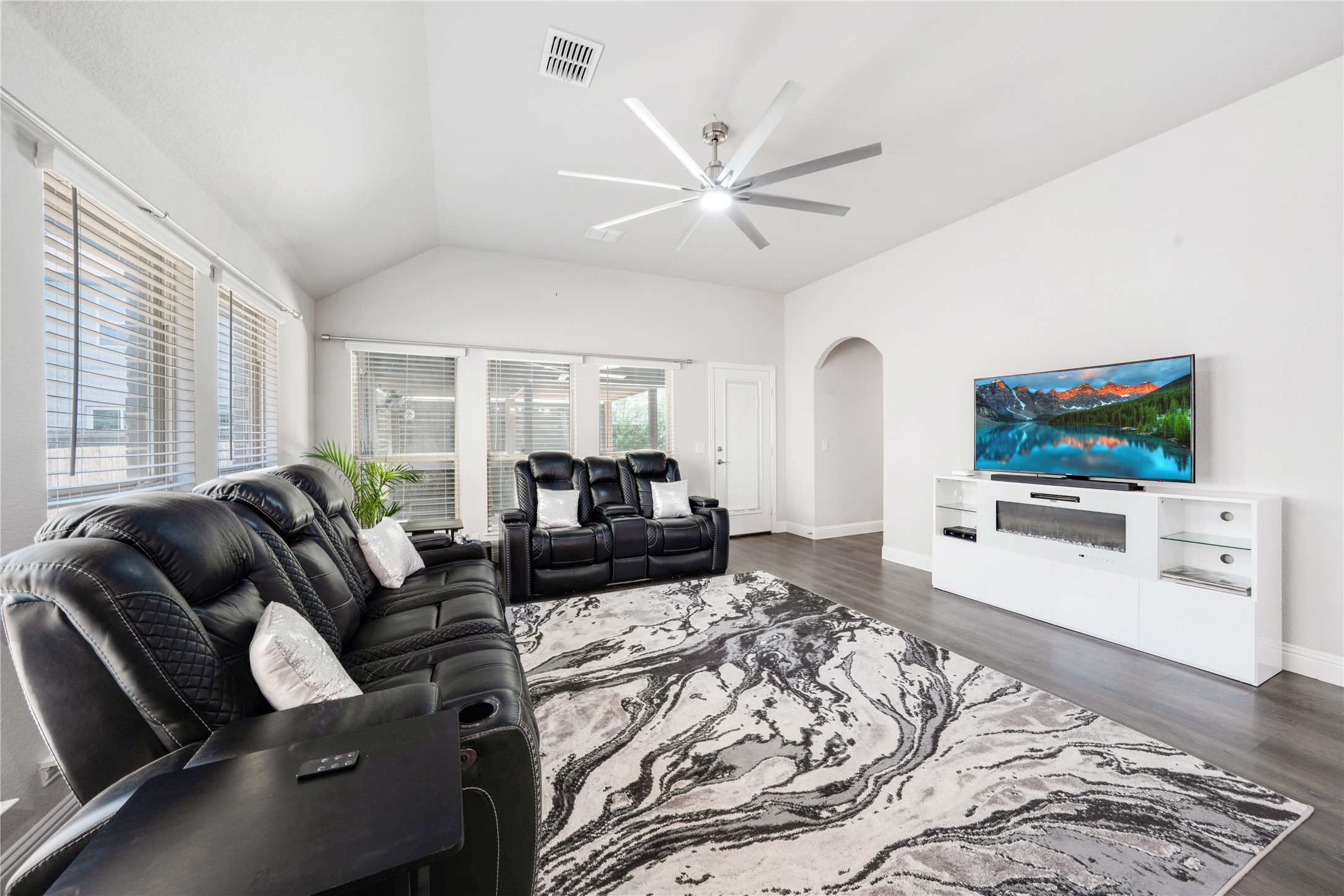 558 Lily Street , Crowley, TX, 76036 | 20948934 | Realty Texas LLC