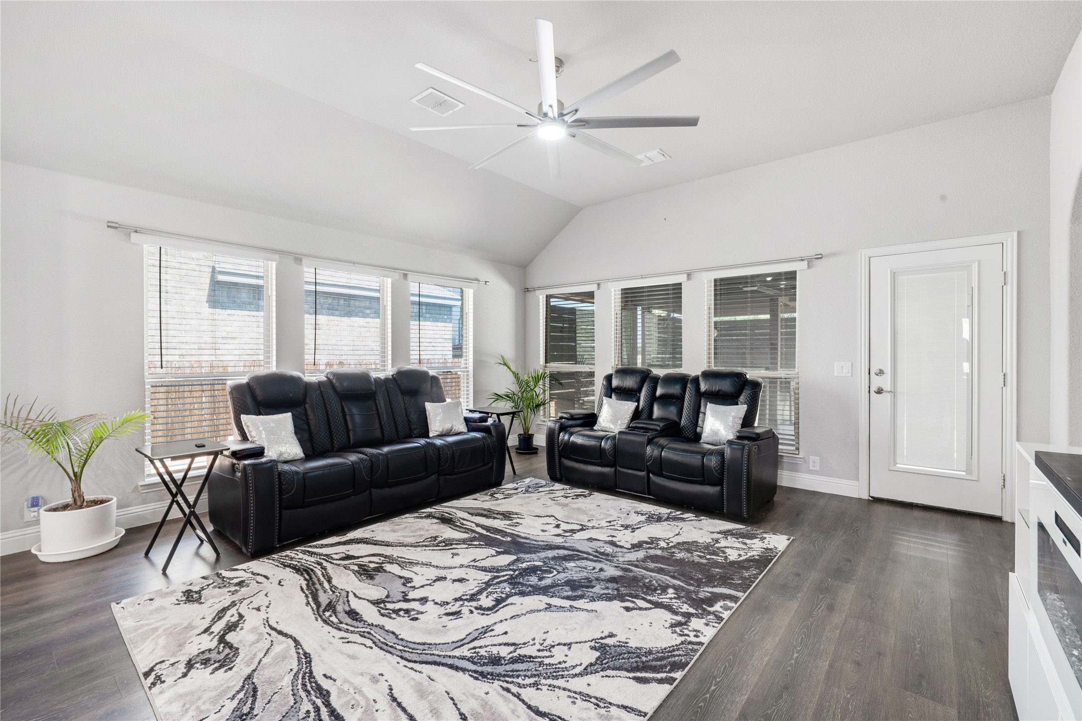 558 Lily Street , Crowley, TX, 76036 | 20948934 | Realty Texas LLC