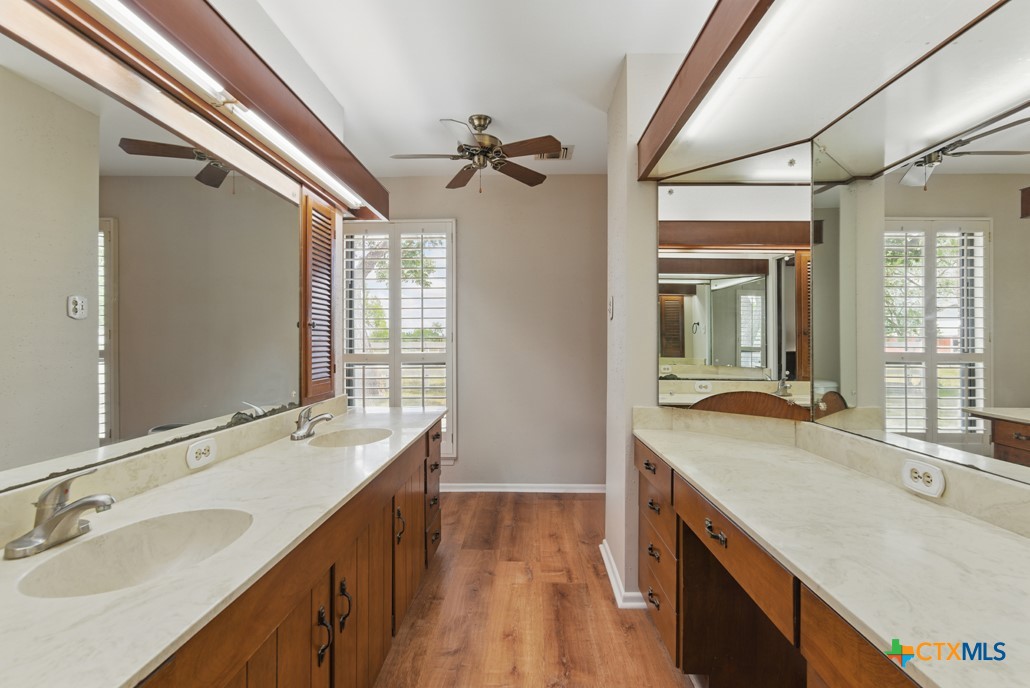 701 W Steele Street , Smiley, TX, 78159 | 581512 | Realty Texas LLC