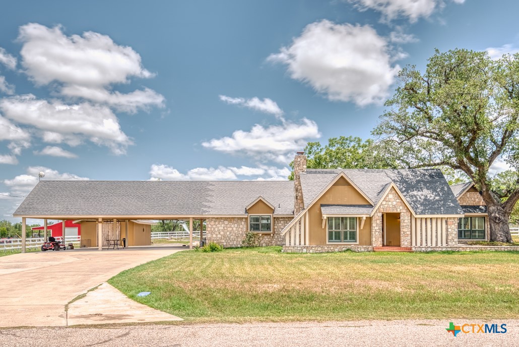 701 W Steele Street , Smiley, TX, 78159 | 581512 | Realty Texas LLC