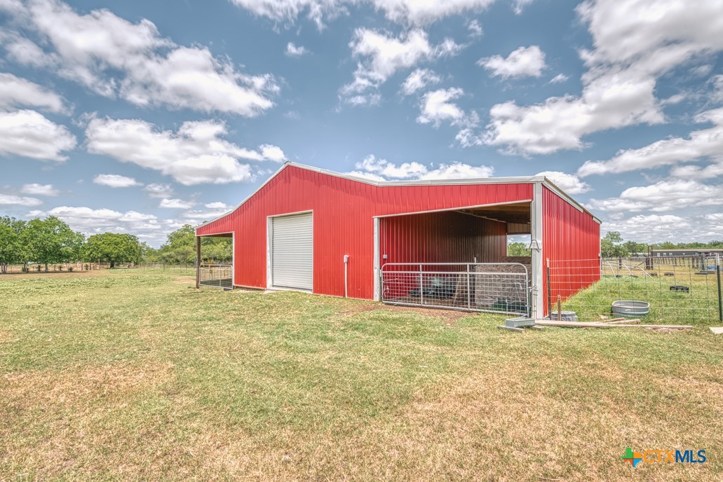 701 W Steele Street , Smiley, TX, 78159 | 581512 | Realty Texas LLC