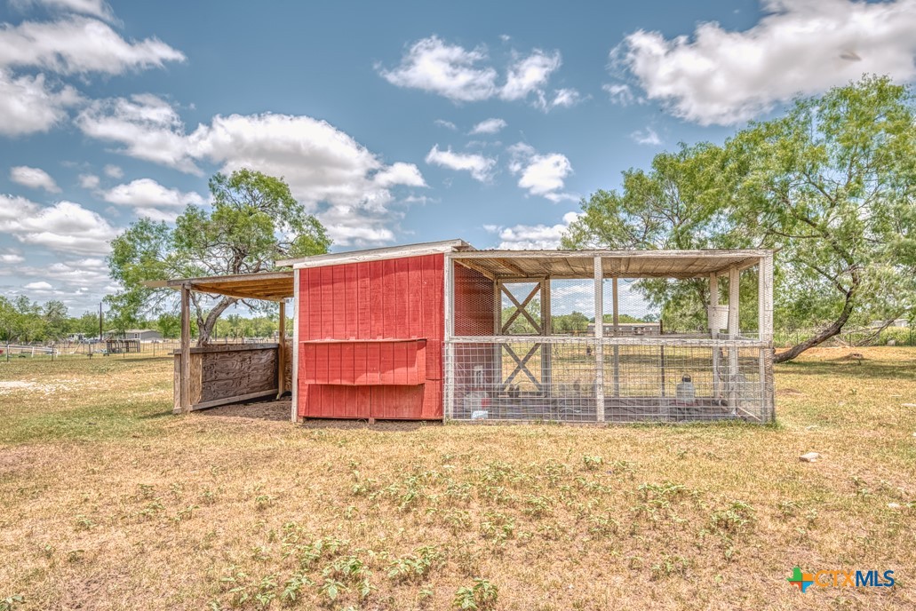 701 W Steele Street , Smiley, TX, 78159 | 581512 | Realty Texas LLC