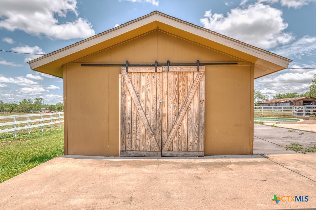701 W Steele Street , Smiley, TX, 78159 | 581512 | Realty Texas LLC