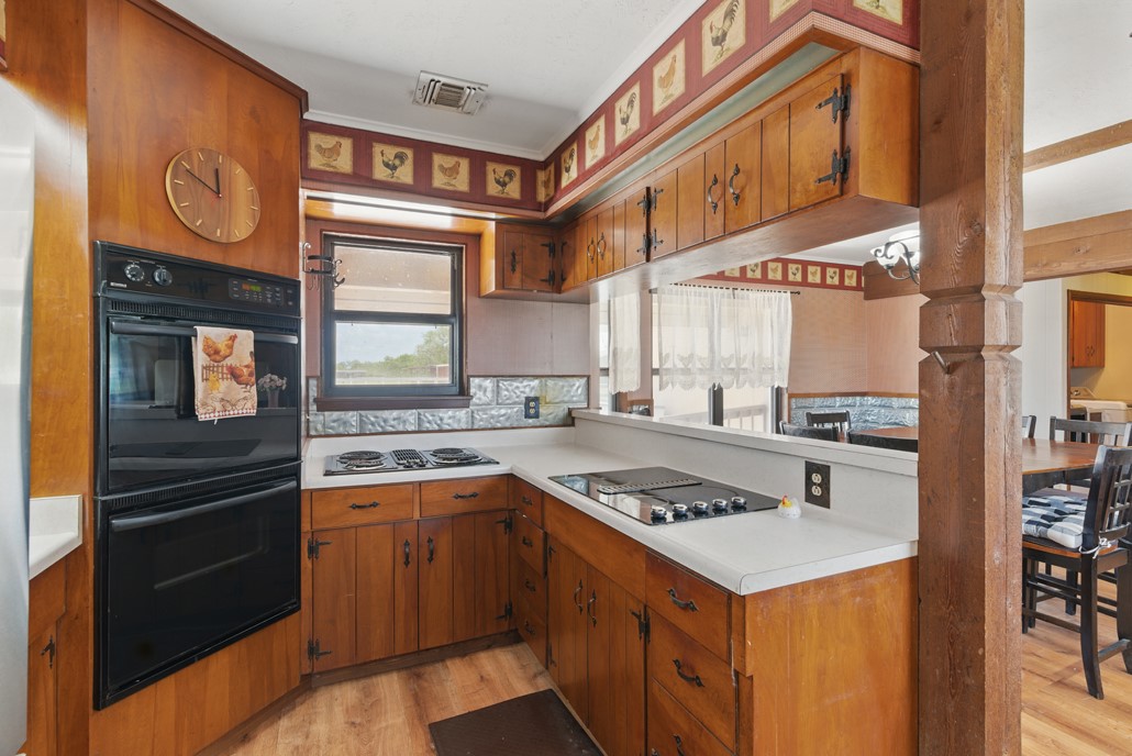 701 W Steele Street , Smiley, TX, 78159 | 8766339 | Realty Texas LLC