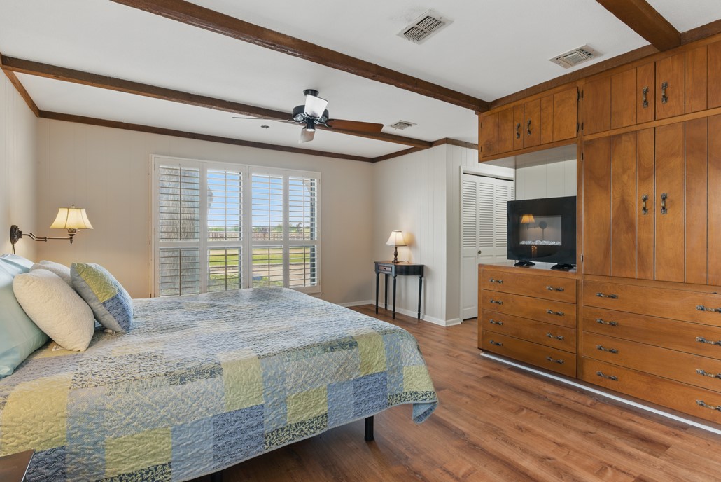 701 W Steele Street , Smiley, TX, 78159 | 8766339 | Realty Texas LLC