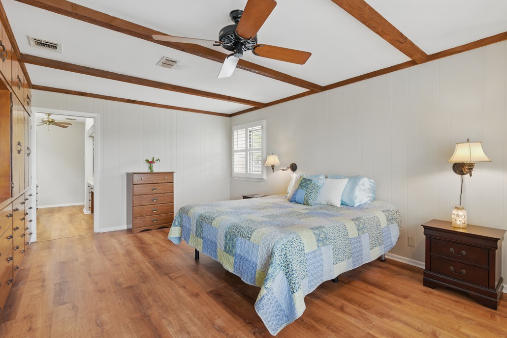 701 W Steele Street , Smiley, TX, 78159 | 8766339 | Realty Texas LLC