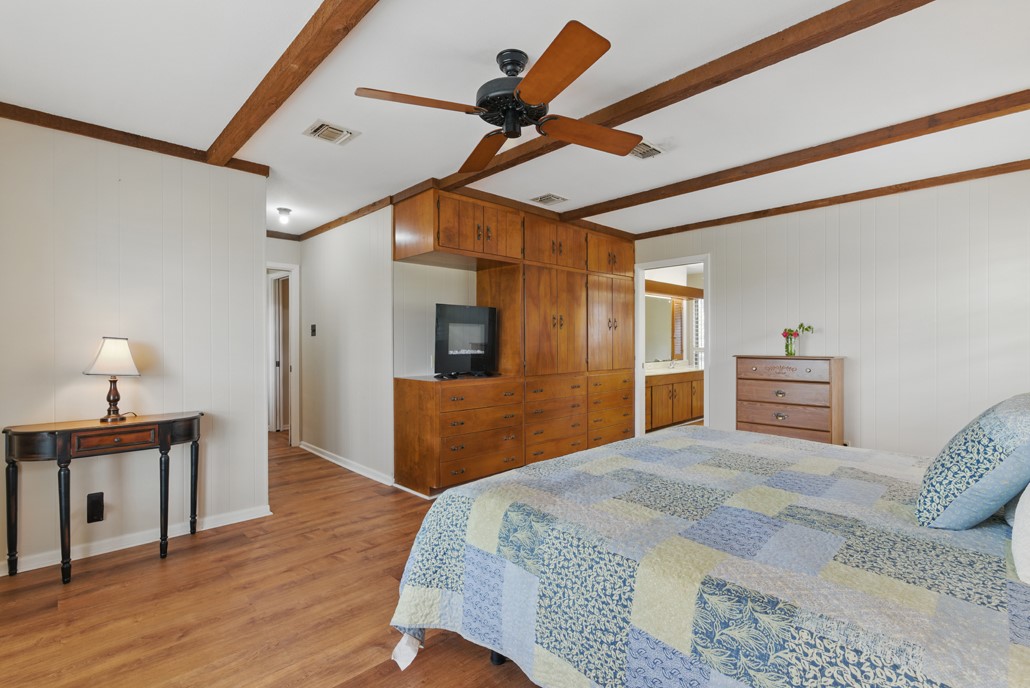 701 W Steele Street , Smiley, TX, 78159 | 8766339 | Realty Texas LLC