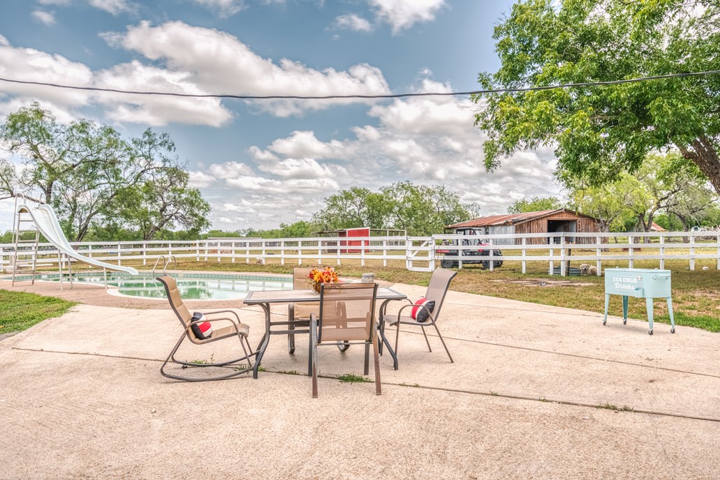 701 W Steele Street , Smiley, TX, 78159 | 8766339 | Realty Texas LLC