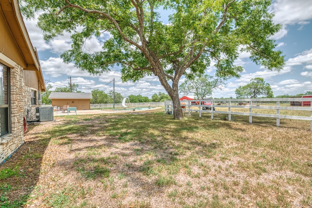 701 W Steele Street , Smiley, TX, 78159 | 8766339 | Realty Texas LLC