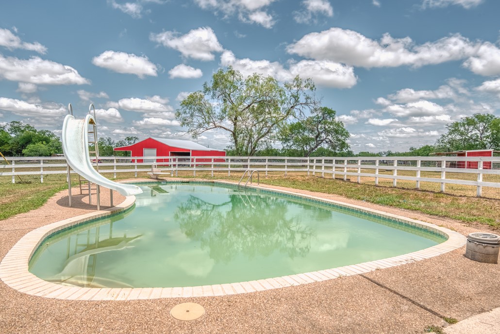 701 W Steele Street , Smiley, TX, 78159 | 8766339 | Realty Texas LLC