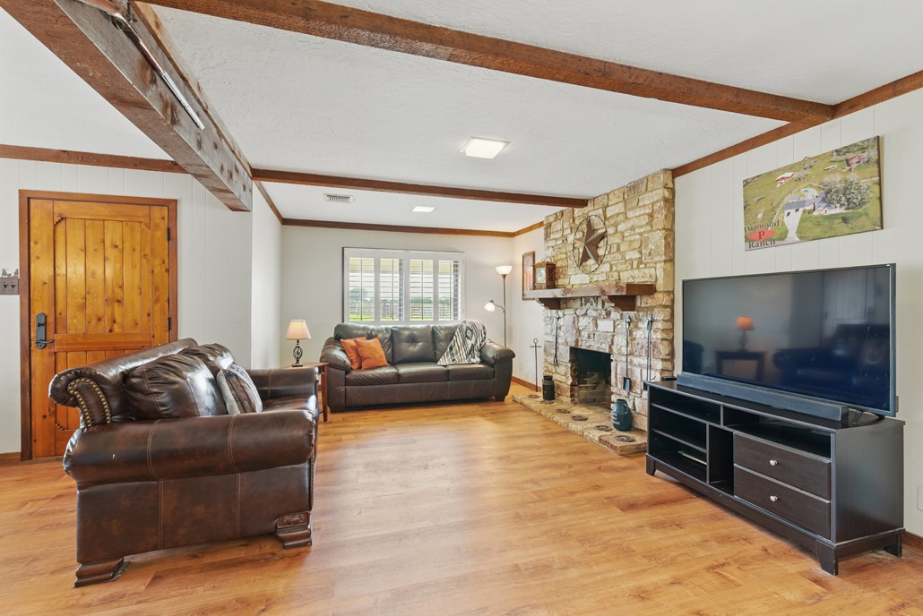 701 W Steele Street , Smiley, TX, 78159 | 8766339 | Realty Texas LLC