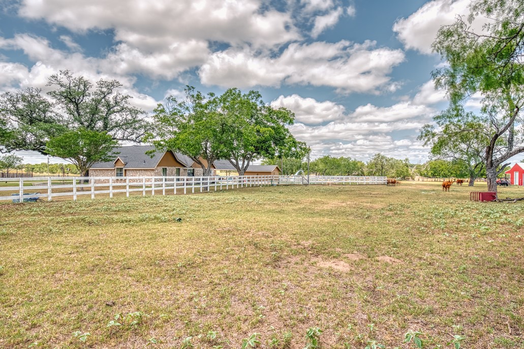 701 W Steele Street , Smiley, TX, 78159 | 8766339 | Realty Texas LLC